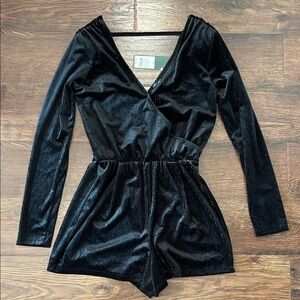 NWT Wild Fable Black Velvet Long Sleeve Romper | Velvet Romper | Velvet